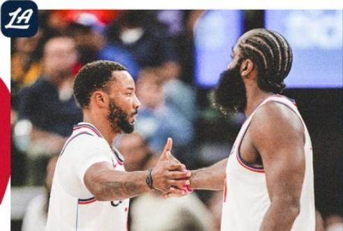 【现场】判罚不一引争议 快艇主场拿下“肮脏胜利”