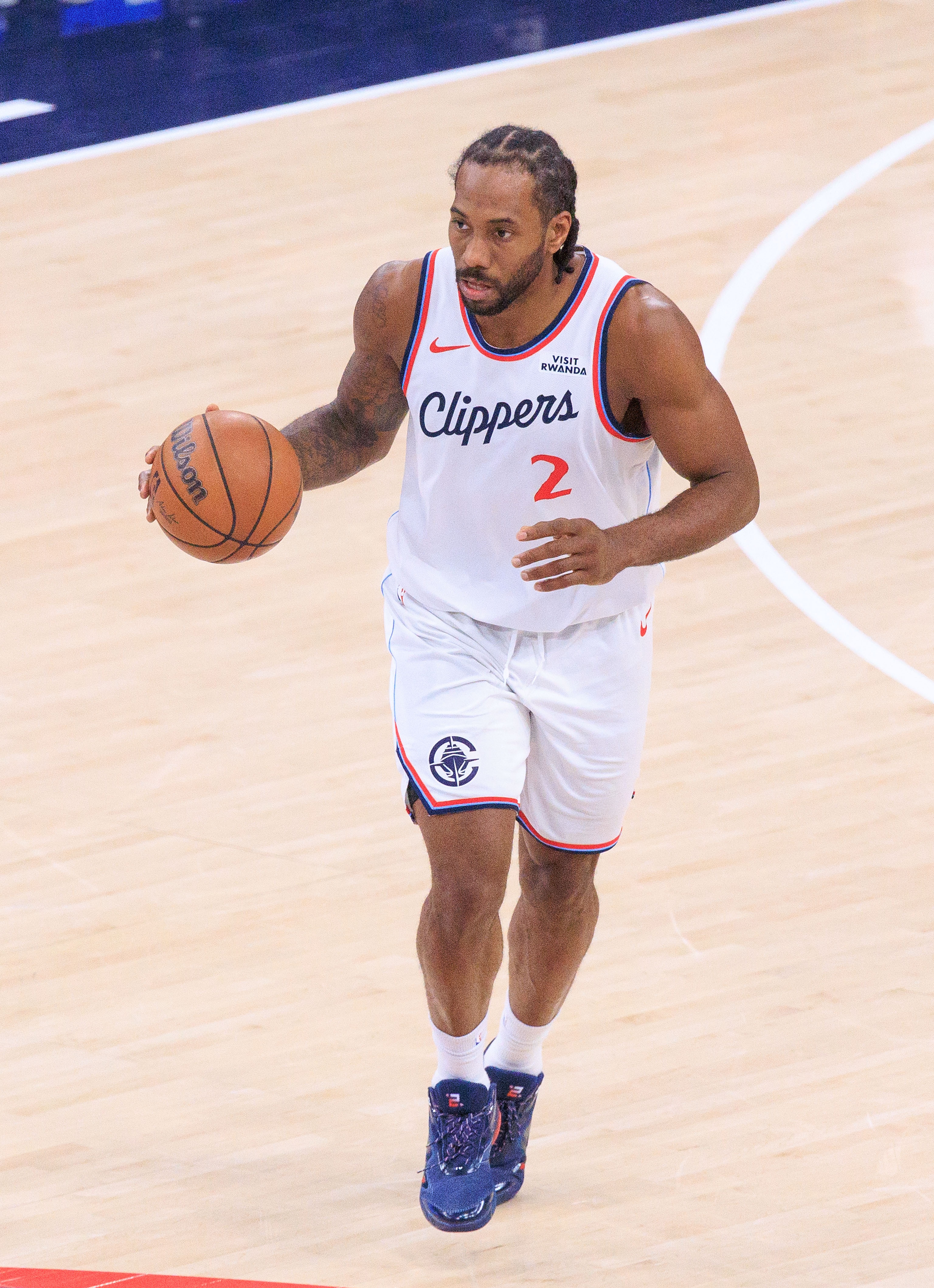 竞彩足球推荐-还未发力!伦纳德上半场6投3中&三分4中2 拿到8分5板2助&零罚球